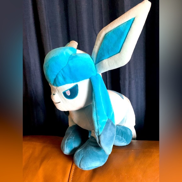 Build A Bear Workshop Pokémon Glaceon Plush - Picture 2 of 6